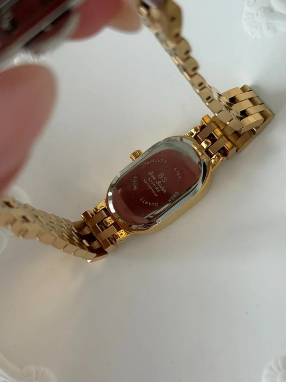 SKU0518 Retro Gold White‎ dial Women Minimalist Watch Bracelet Stainless steel